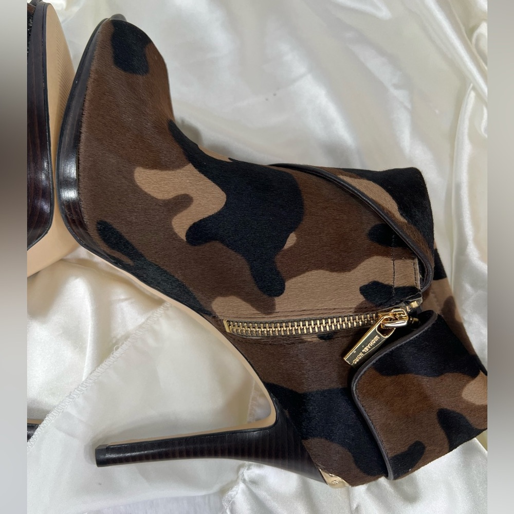 Set Michael Michael Kors Real Hair Calf Camo Heel 11 & Camo Clutch $513 NEW - Picture 5 of 17
